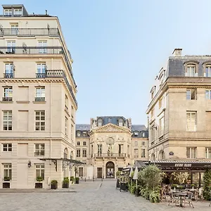 Grand Du Palais Royal Parigi